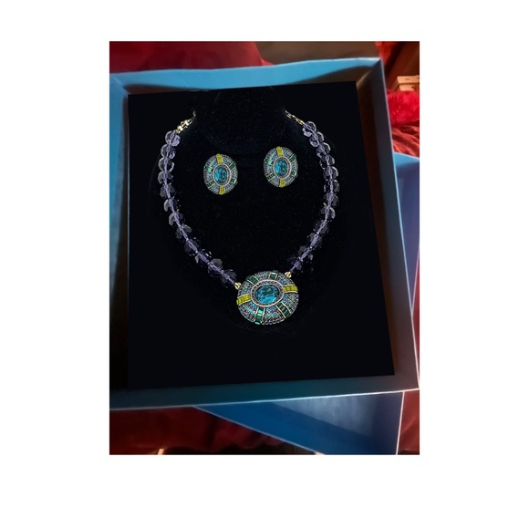 Heidi Daus Signature Collection: Necklace & Matching Earring Set - Picture 4 of 5